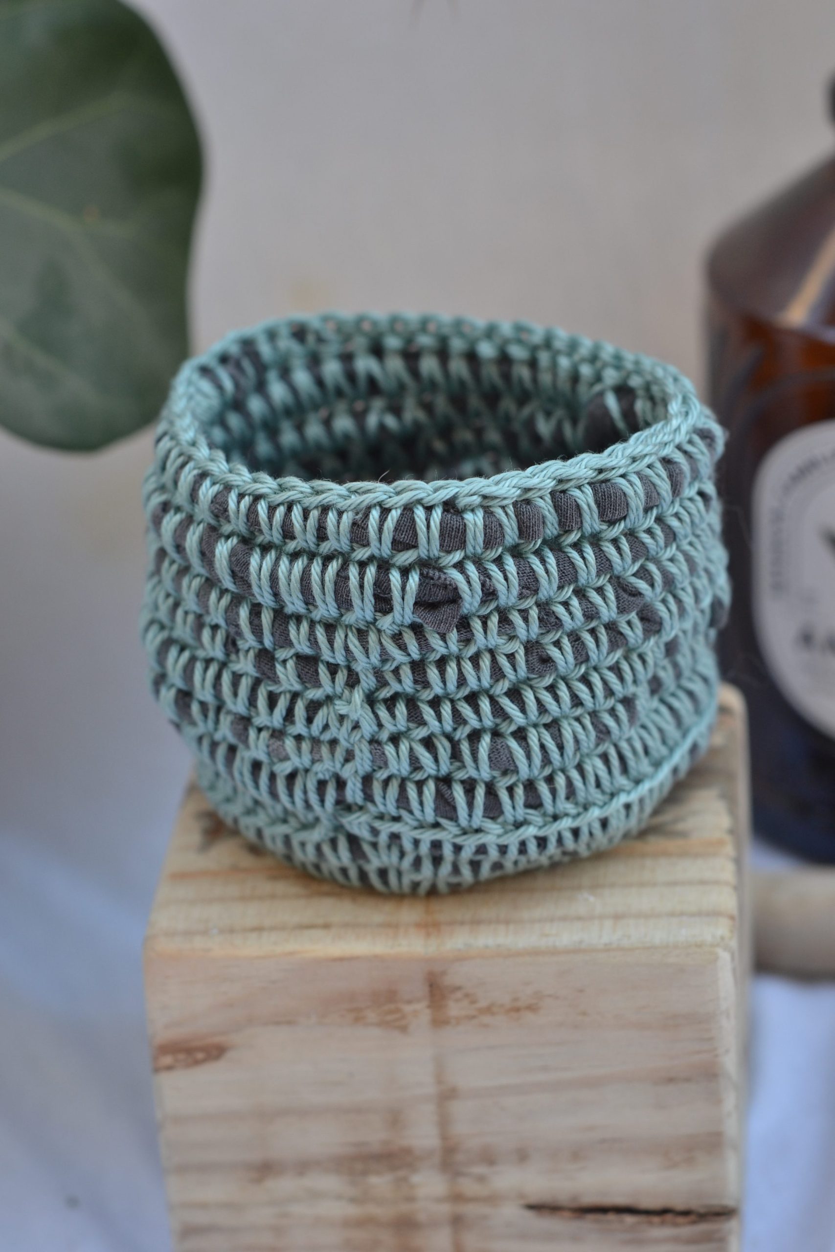 petit Panier crocheté gris et vert clair