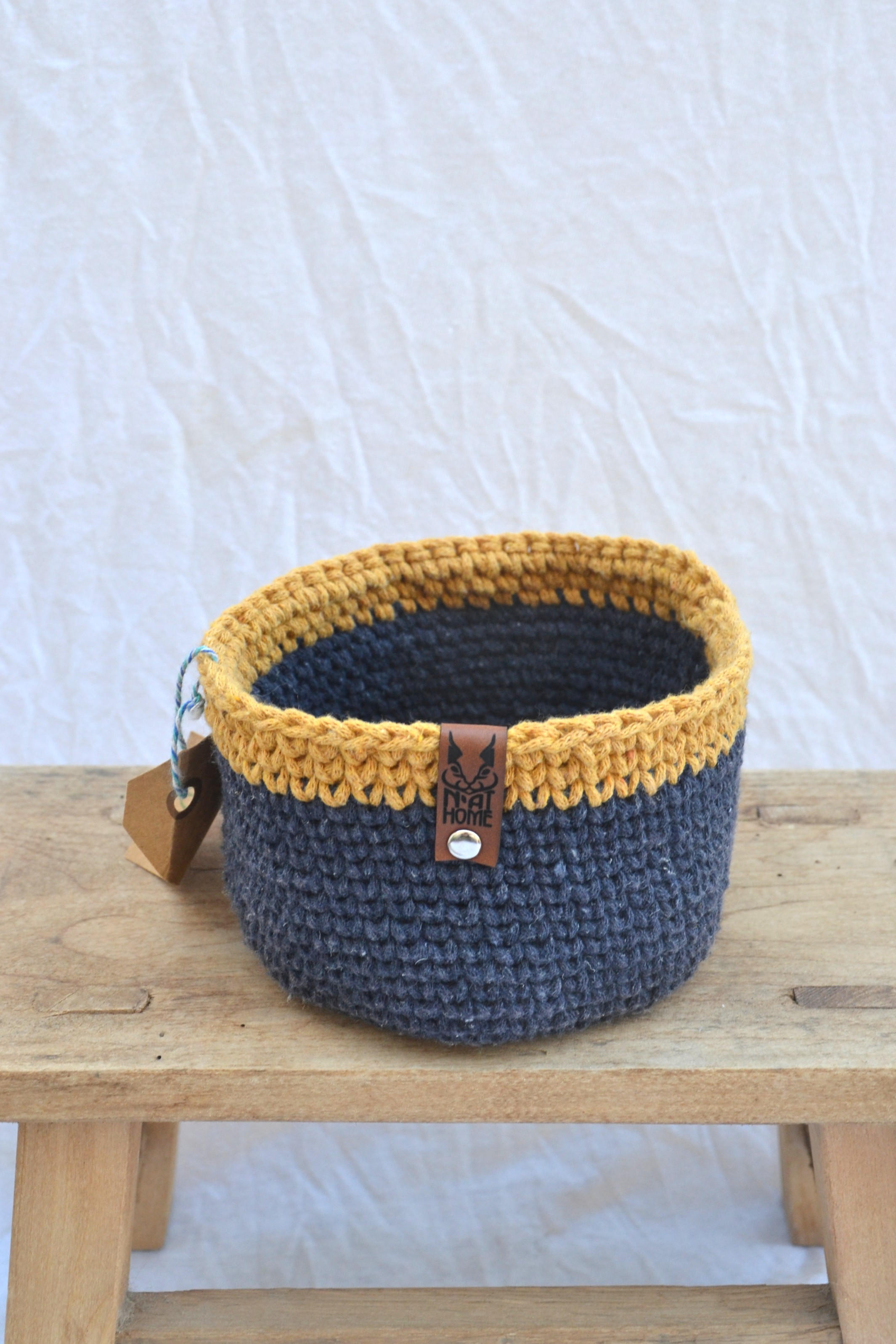 #326 - panier bicolore bleu et beige (2) Panier bicolore bleu et beige